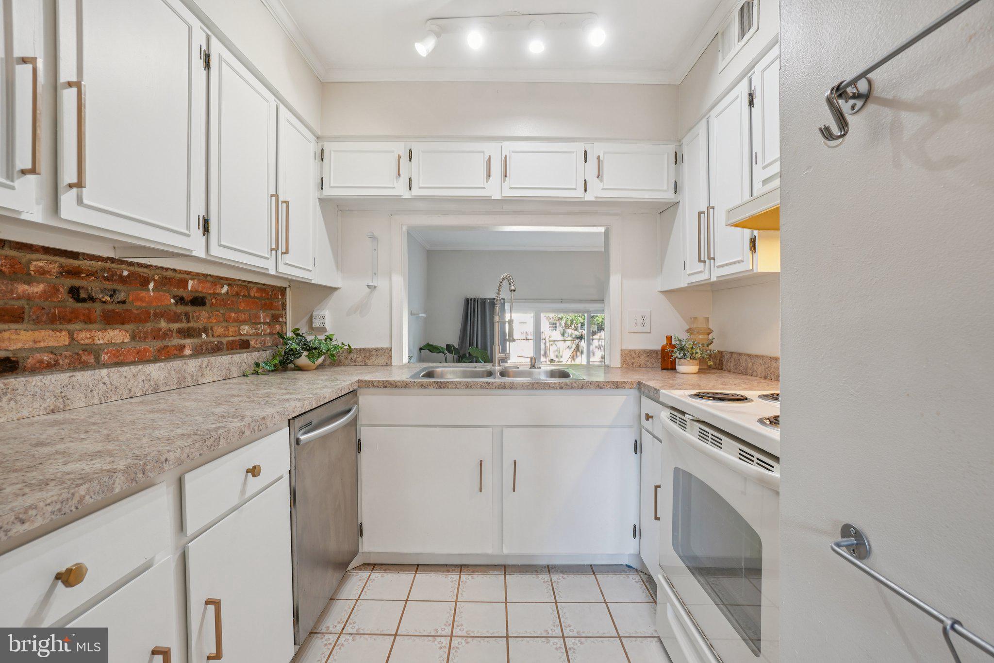 8372 Forrester Boulevard, Unit 478 Springfield, VA 22152 - Photo 4 of 36