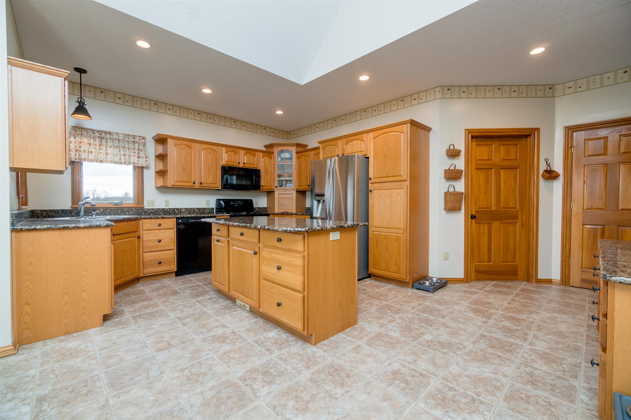 19102 Devall Road Spencerville, IN 46788 - Photo 6 of 35