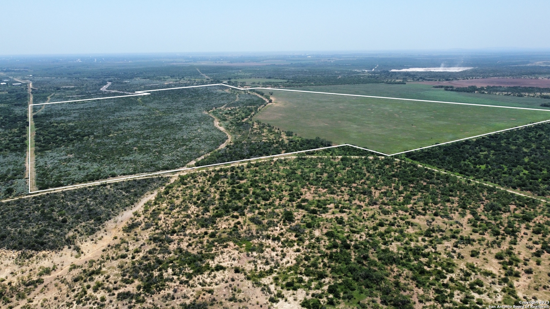 675 Legend Hills Uvalde, TX 78801 - Photo 5 of 14