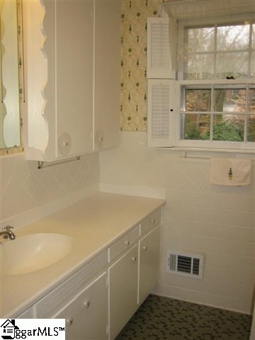 12 Berryhill Road Greenville, SC 29615 - Photo 13 of 24 Gallery Image 13