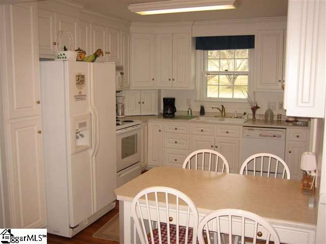 12 Berryhill Road Greenville, SC 29615 - Photo 6 of 24 Gallery Image 6