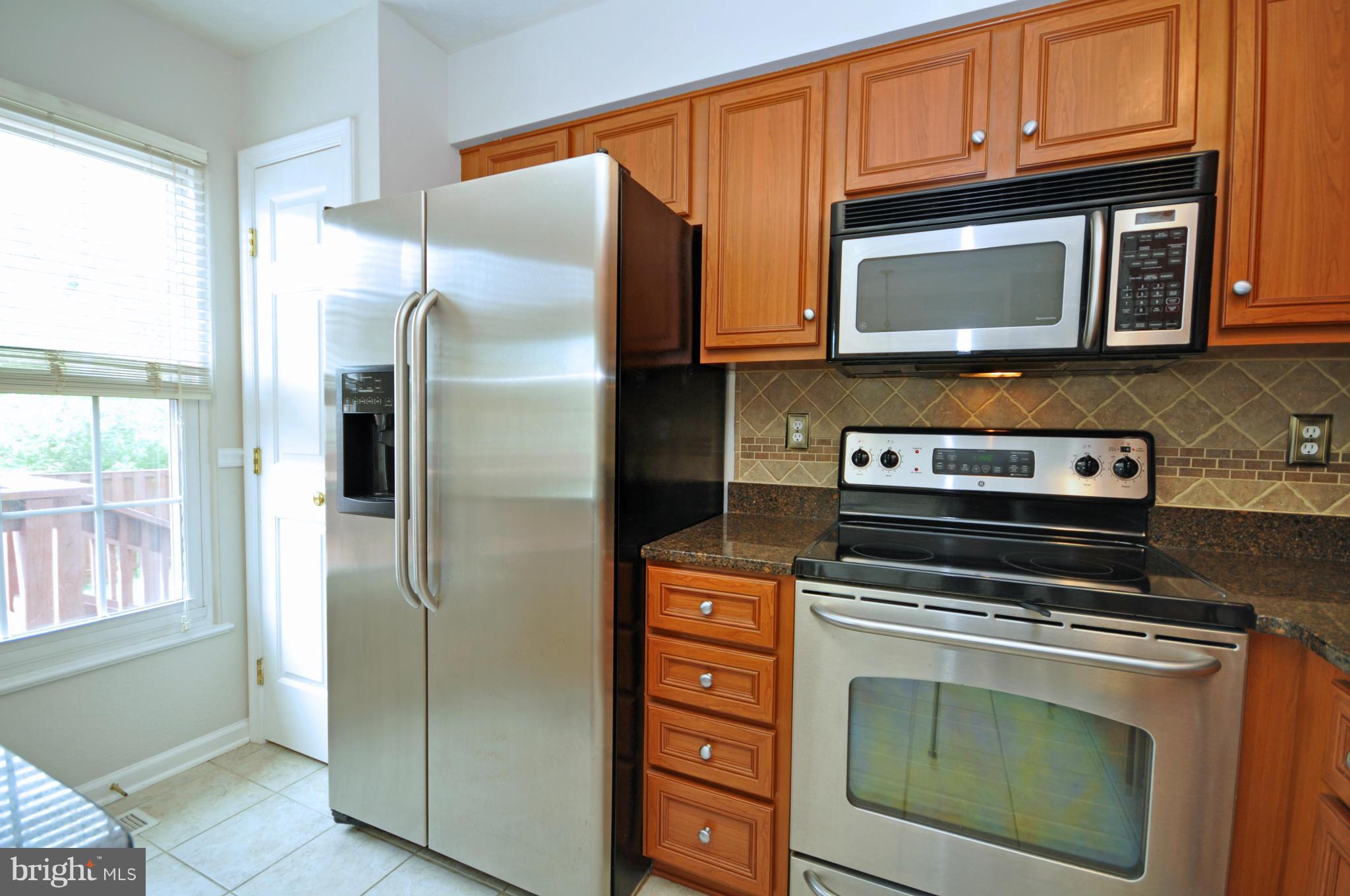 5413 Canonbury Road Baltimore, MD 21237 - Photo 12 of 30 SS Appl Incl Smooth Top Range & Built-In Microwave