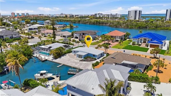 $824,900 | 8336 Lagoon Road, Fort Myers Beach, FL 33931