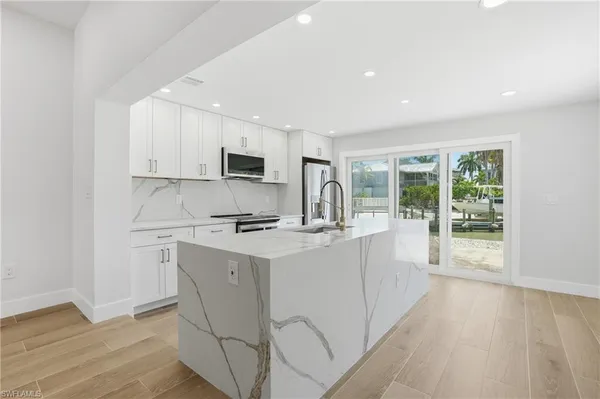 $824,900 | 8336 Lagoon Road, Fort Myers Beach, FL 33931