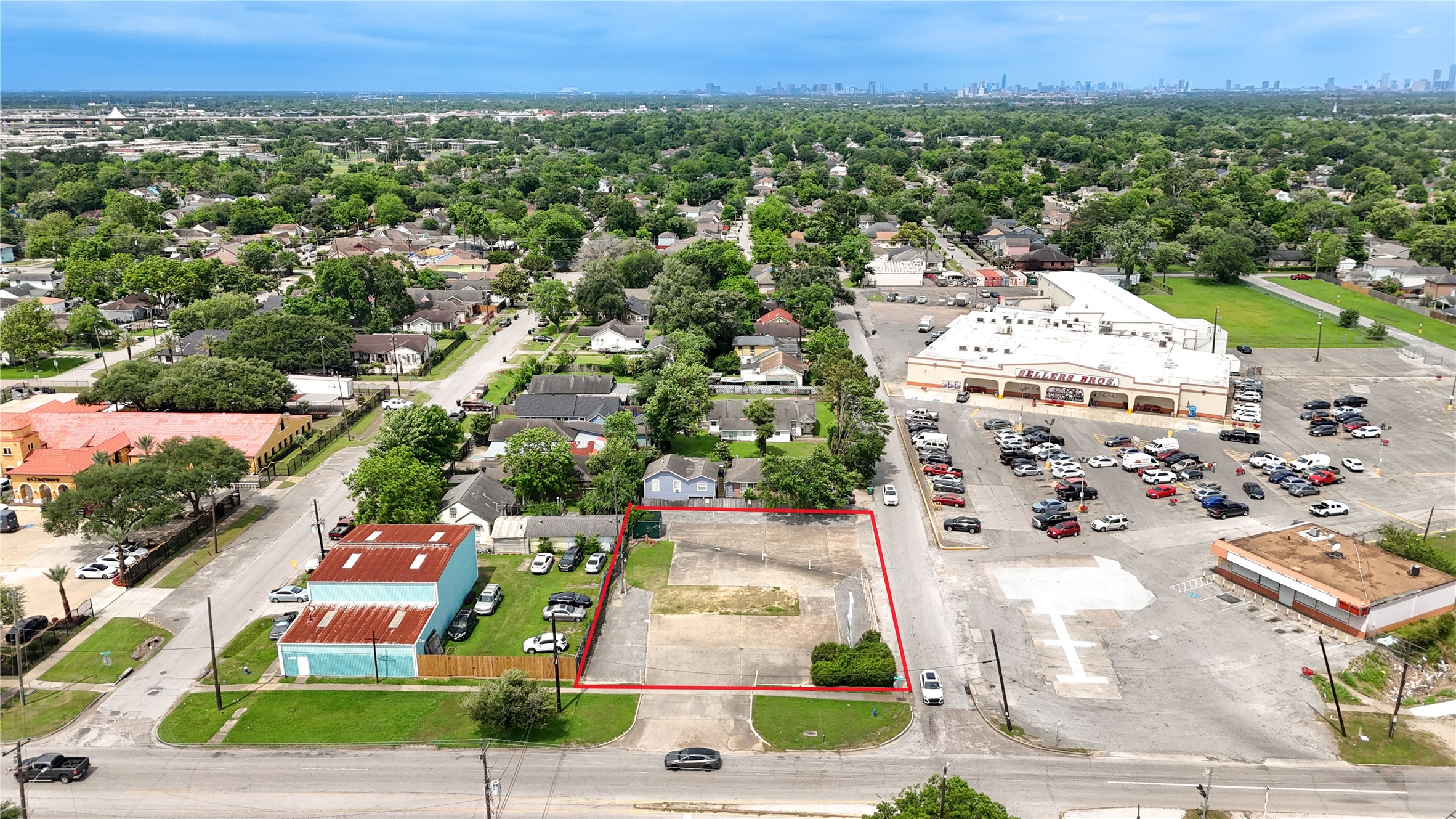 2002 Broadway Street Houston, TX 77012 - Photo 4 of 8 West view of Sellers Brothers Grocery & Houston skyline