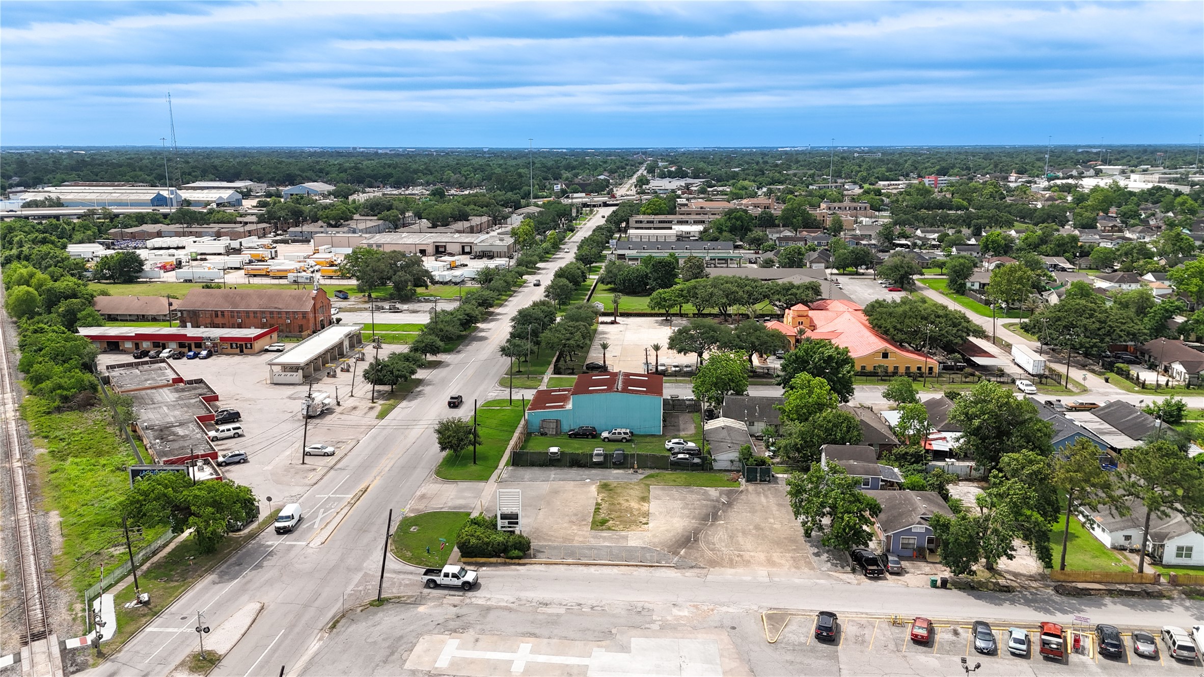 2002 Broadway Street Houston, TX 77012 - Photo 6 of 8 South view to I-610