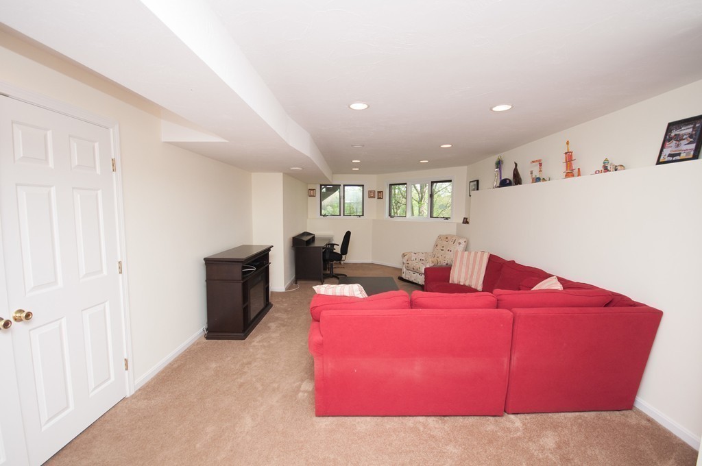 267 Concord Road Wayland, MA 01778 - Photo 23 of 27