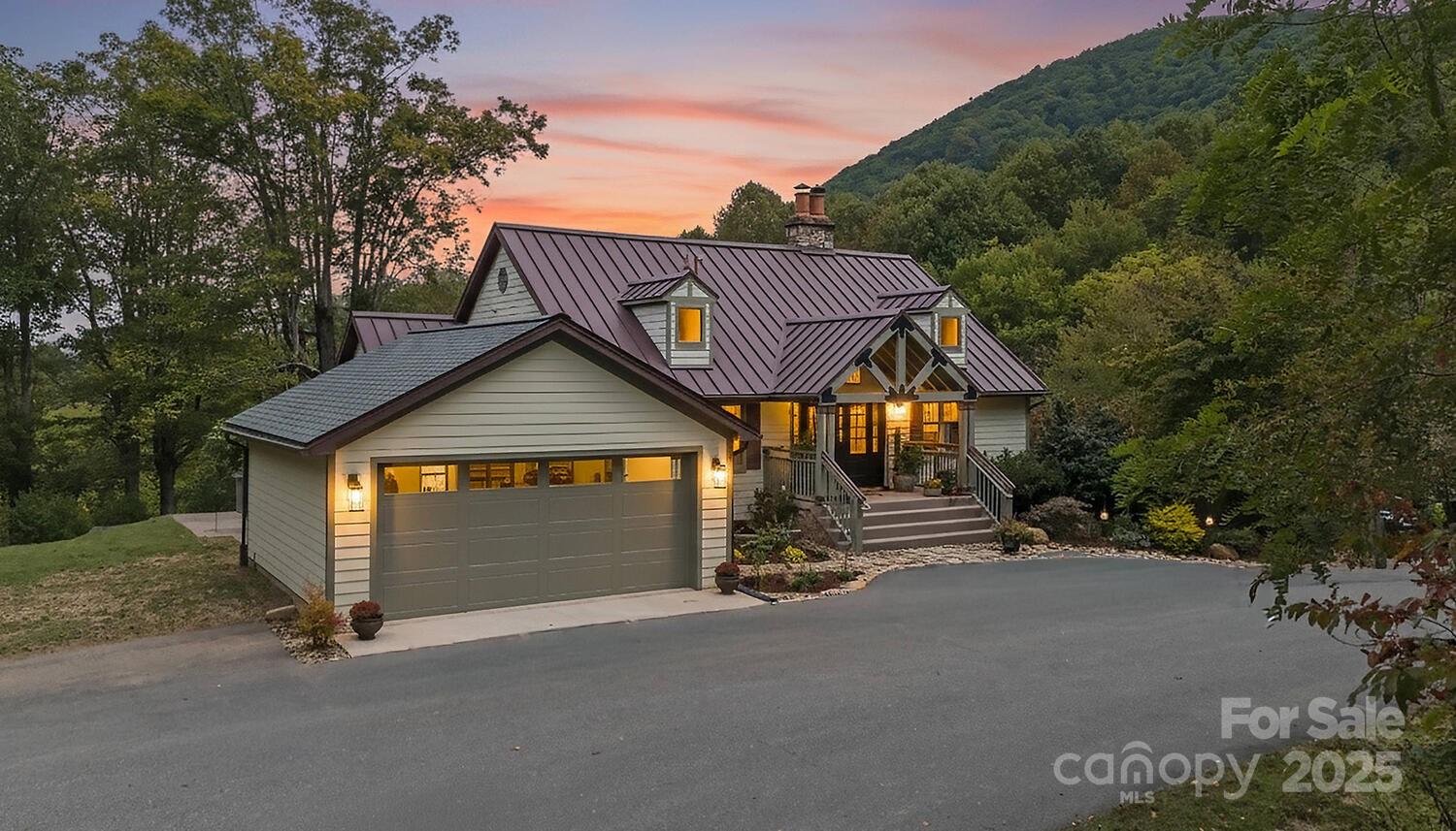 25 View Ridge Parkway Leicester, NC 28748 - Photo 3 of 47 a view of outdoor space and front view of a house
