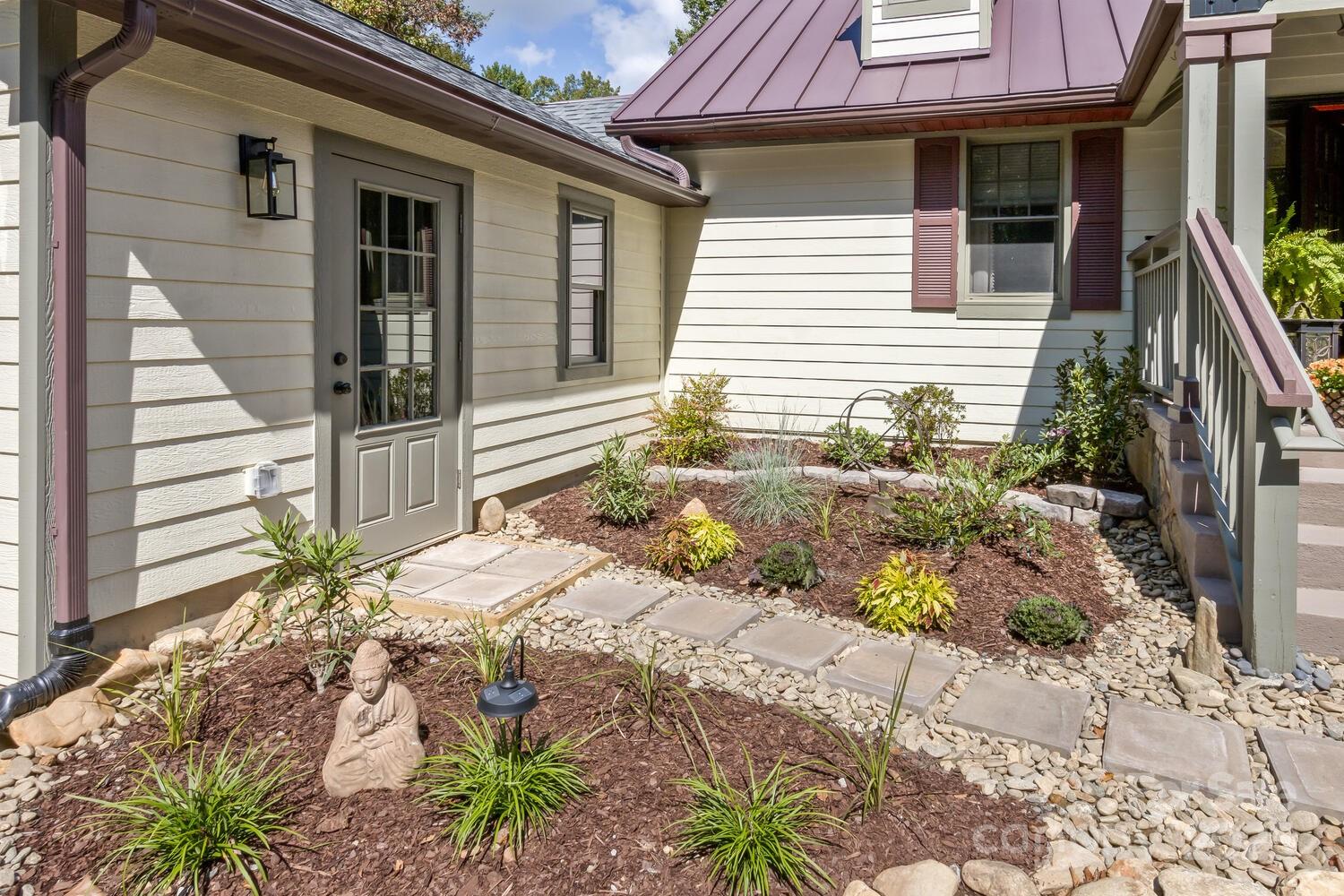 25 View Ridge Parkway Leicester, NC 28748 - Photo 7 of 47 a view of a pathway of the house