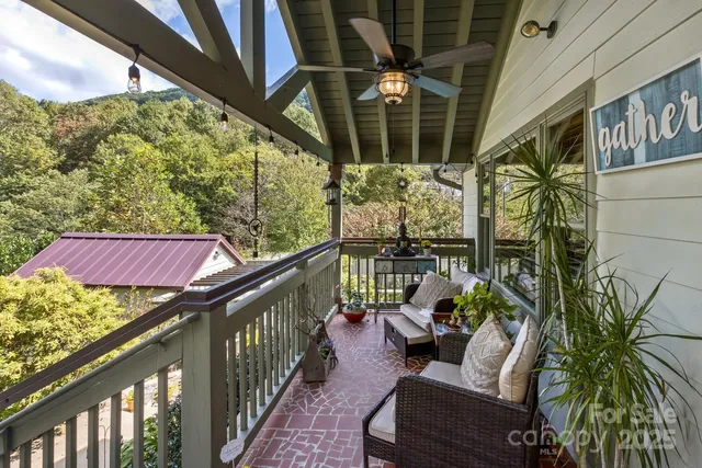 a view of a entryway door of the building