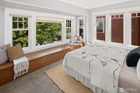 $975,000 | 2580 5th Avenue West, Seattle, WA 98119