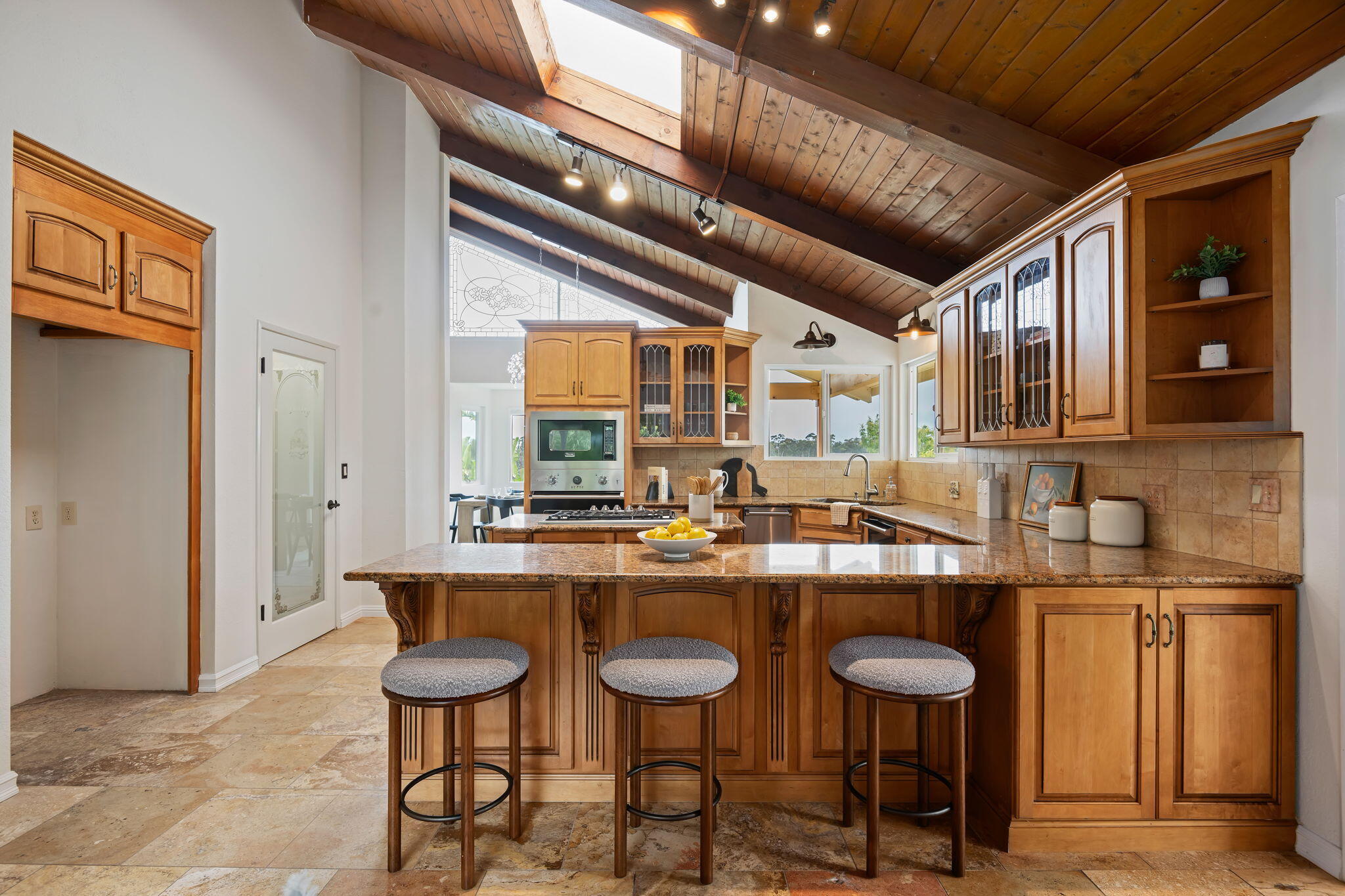 246 Vereda Pradera Goleta, CA 93117 - Photo 20 of 42 25-Kitchen