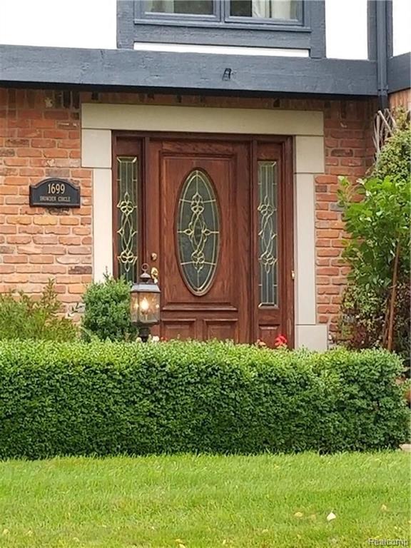 1699 Snowden Circle Rochester Hills, MI 48306 - Photo 3 of 31