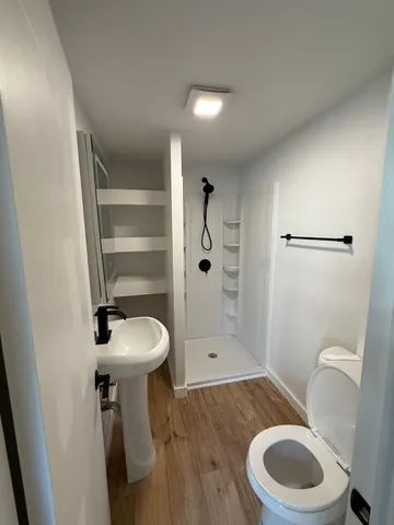 $2,300 | 19 North May Street, Aurora, IL 60506