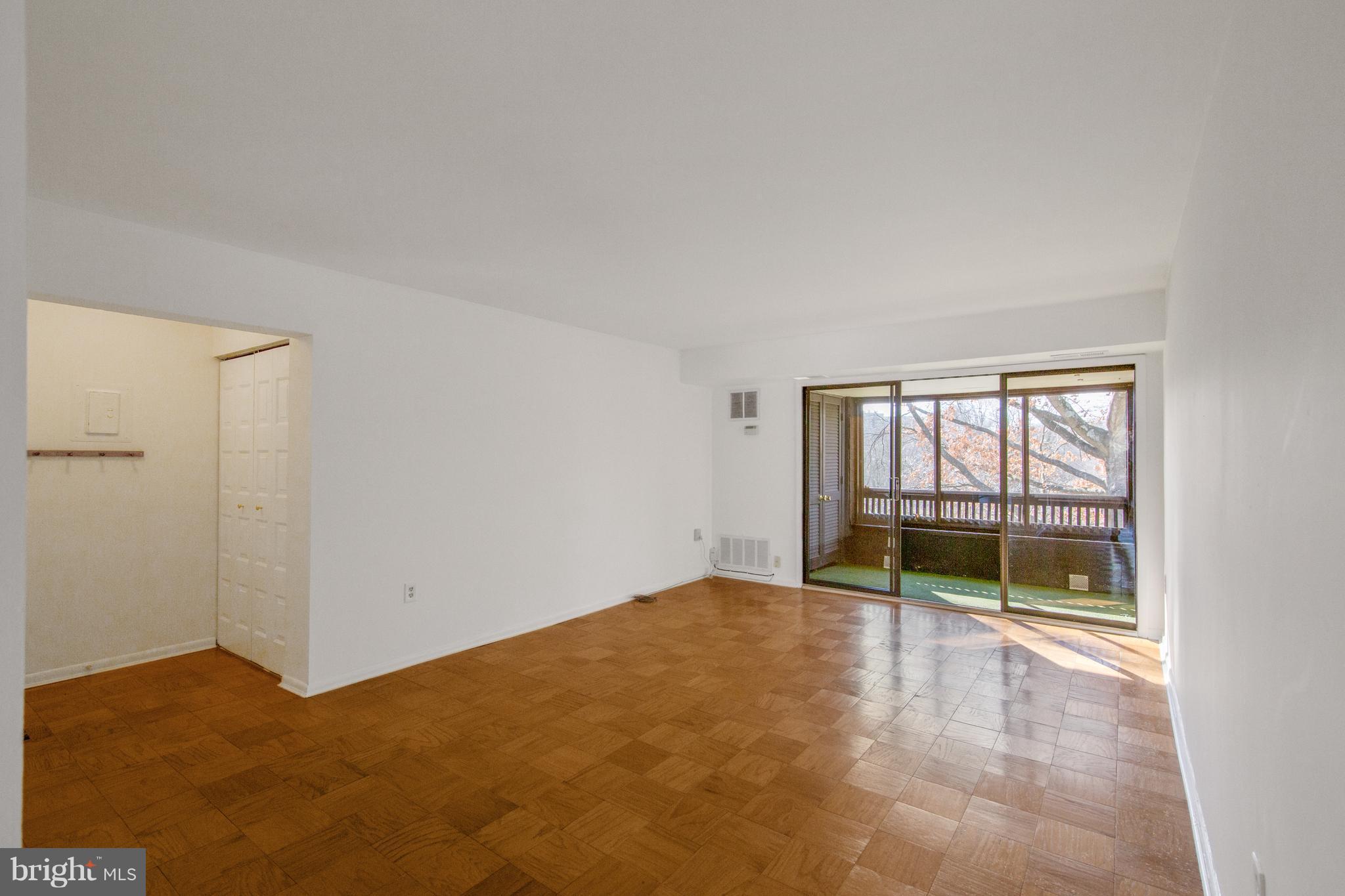 5253 West Running Brook Road, Unit 302 Columbia, MD 21044 - Photo 2 of 30 Living Room