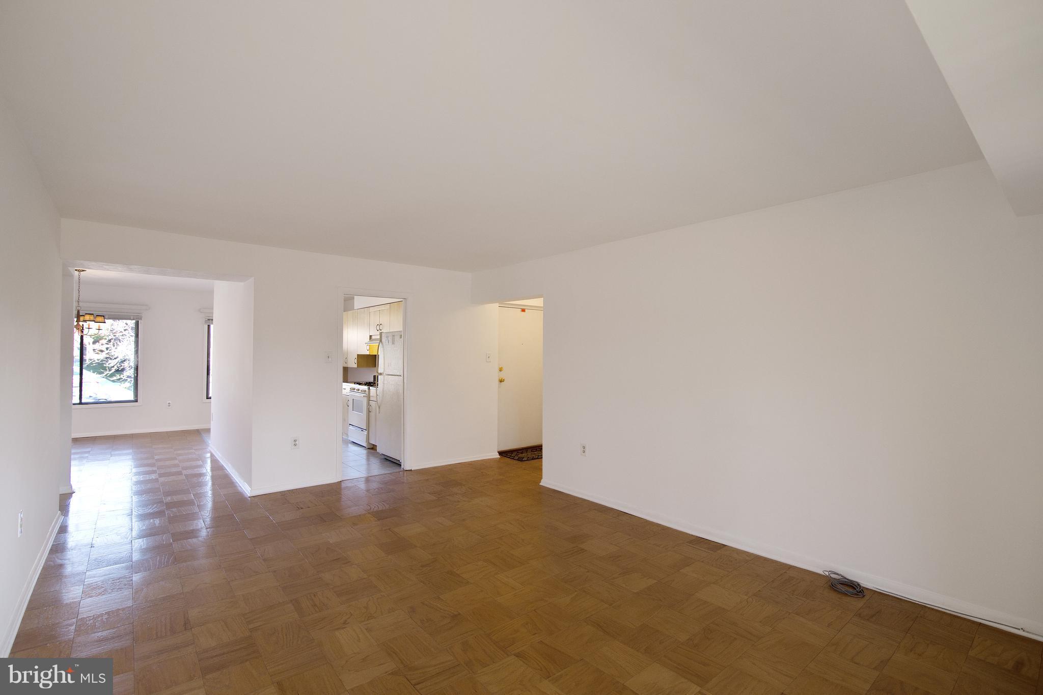 5253 West Running Brook Road, Unit 302 Columbia, MD 21044 - Photo 3 of 30 Living Room