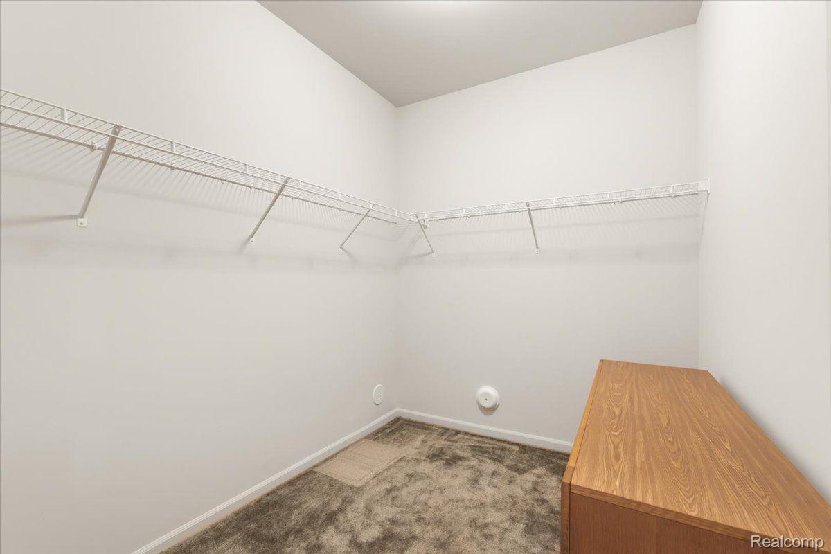 9805 Ridge Run Street Howell, MI 48855 - Photo 11 of 18 Huge Walk in Closet