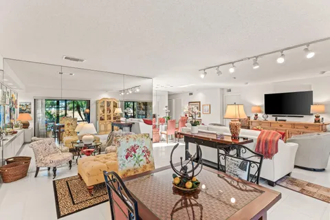 $209,900 | 7 Stratford Drive, Unit G, Boynton Beach, FL 33436