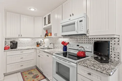 $209,900 | 7 Stratford Drive, Unit G, Boynton Beach, FL 33436