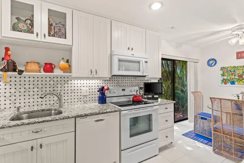 $209,900 | 7 Stratford Drive, Unit G, Boynton Beach, FL 33436