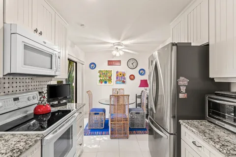 $209,900 | 7 Stratford Drive, Unit G, Boynton Beach, FL 33436