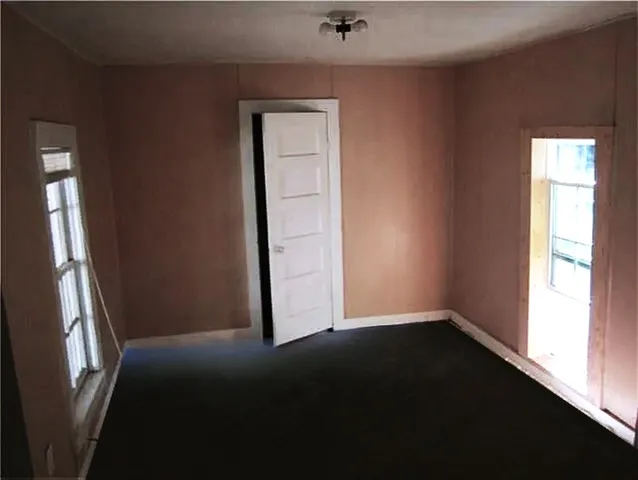 a view of empty room with window