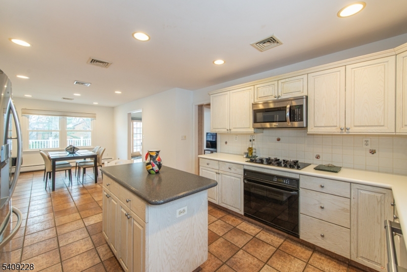 36 Yellow Brick Road Wayne, NJ 07470 - Photo 13 of 45