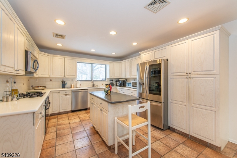 36 Yellow Brick Road Wayne, NJ 07470 - Photo 14 of 45