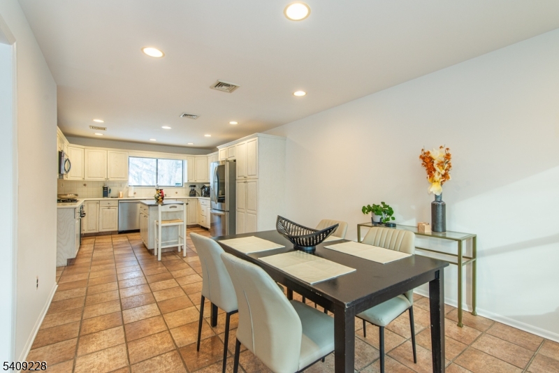 36 Yellow Brick Road Wayne, NJ 07470 - Photo 3 of 45