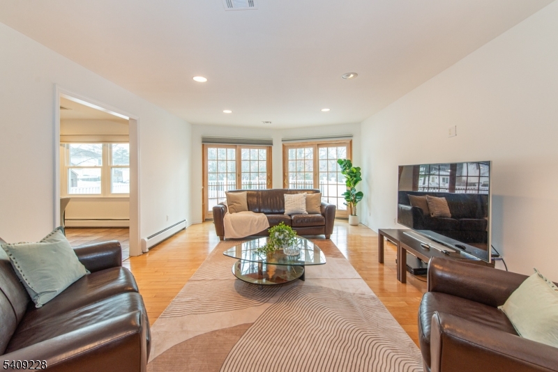 36 Yellow Brick Road Wayne, NJ 07470 - Photo 5 of 45