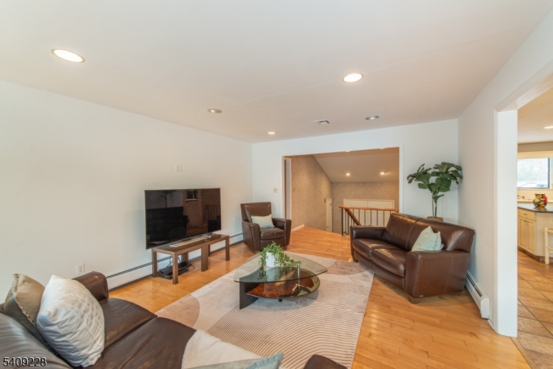 36 Yellow Brick Road Wayne, NJ 07470 - Photo 6 of 45