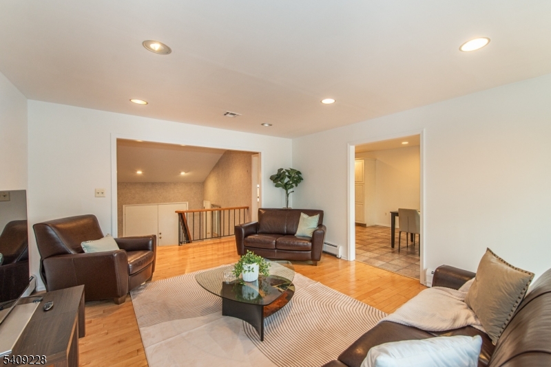 36 Yellow Brick Road Wayne, NJ 07470 - Photo 7 of 45