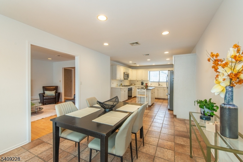 36 Yellow Brick Road Wayne, NJ 07470 - Photo 8 of 45