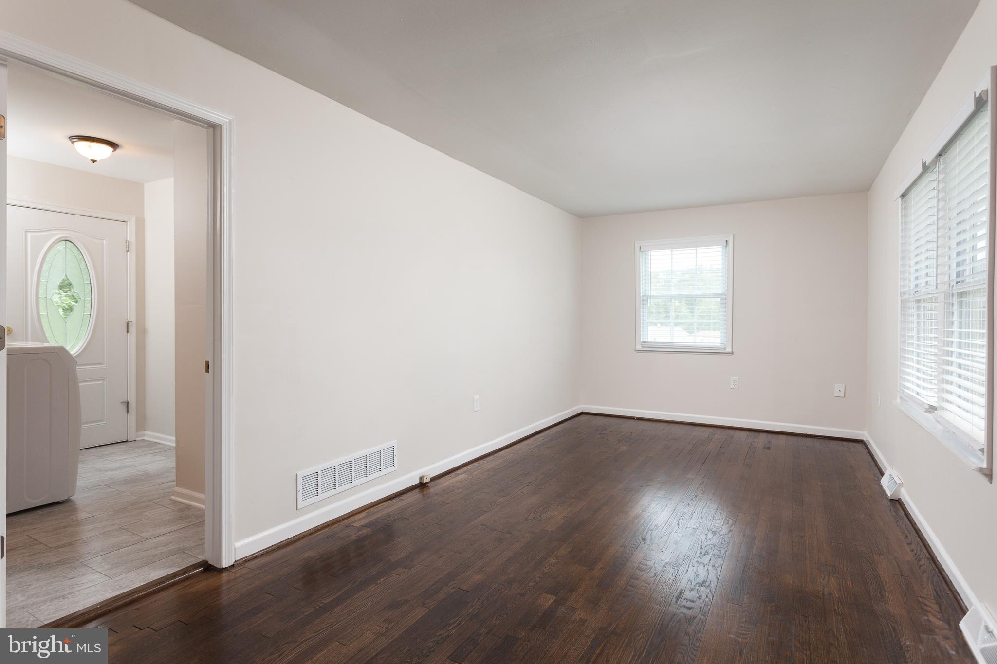 201 Spesutia Road Aberdeen, MD 21001 - Photo 5 of 27 Living Room