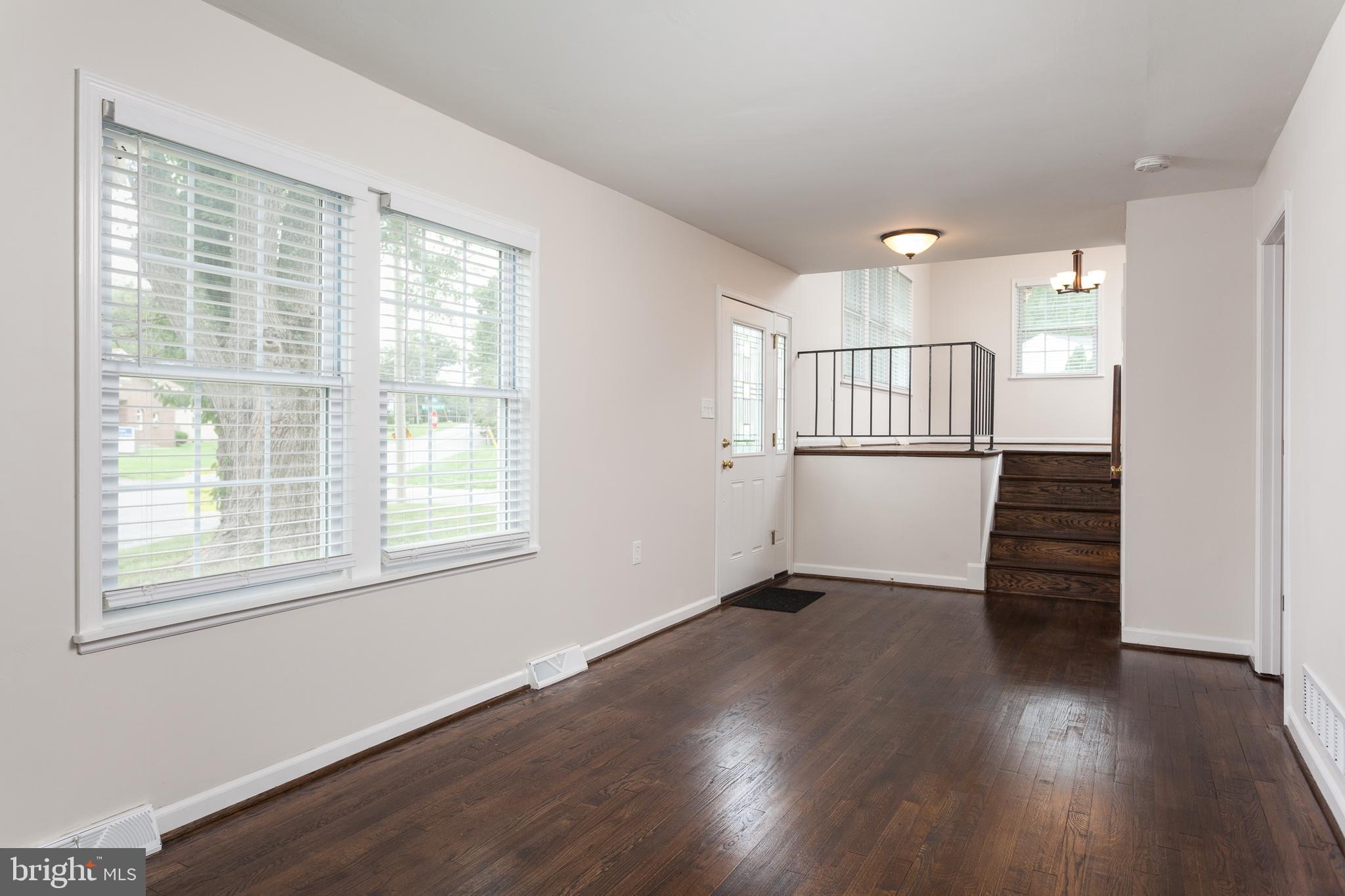 201 Spesutia Road Aberdeen, MD 21001 - Photo 6 of 27 Living Room