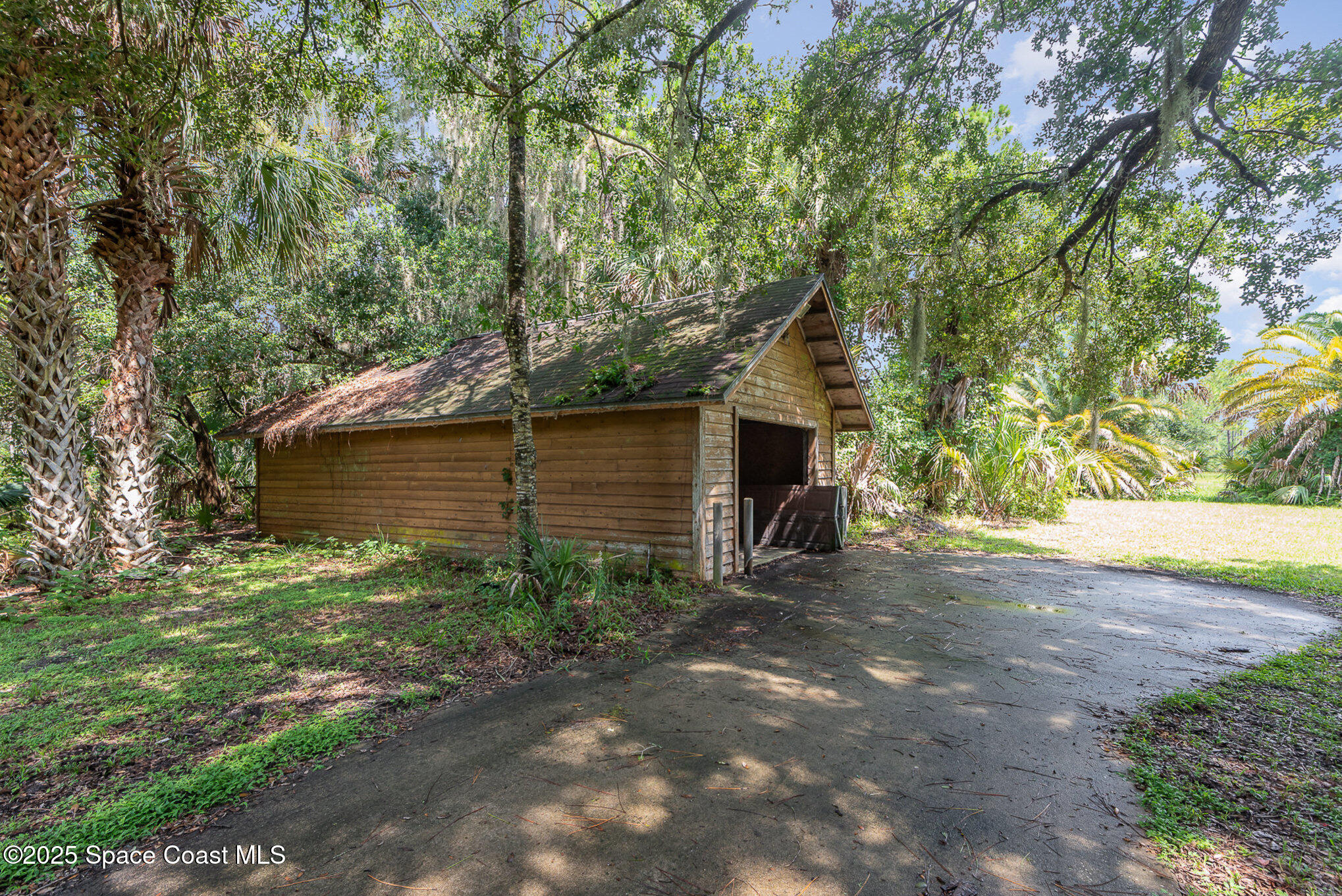 4300 Justa Road Mims, FL 32754 - Photo 26 of 55 a backyard of a house with lots of green space