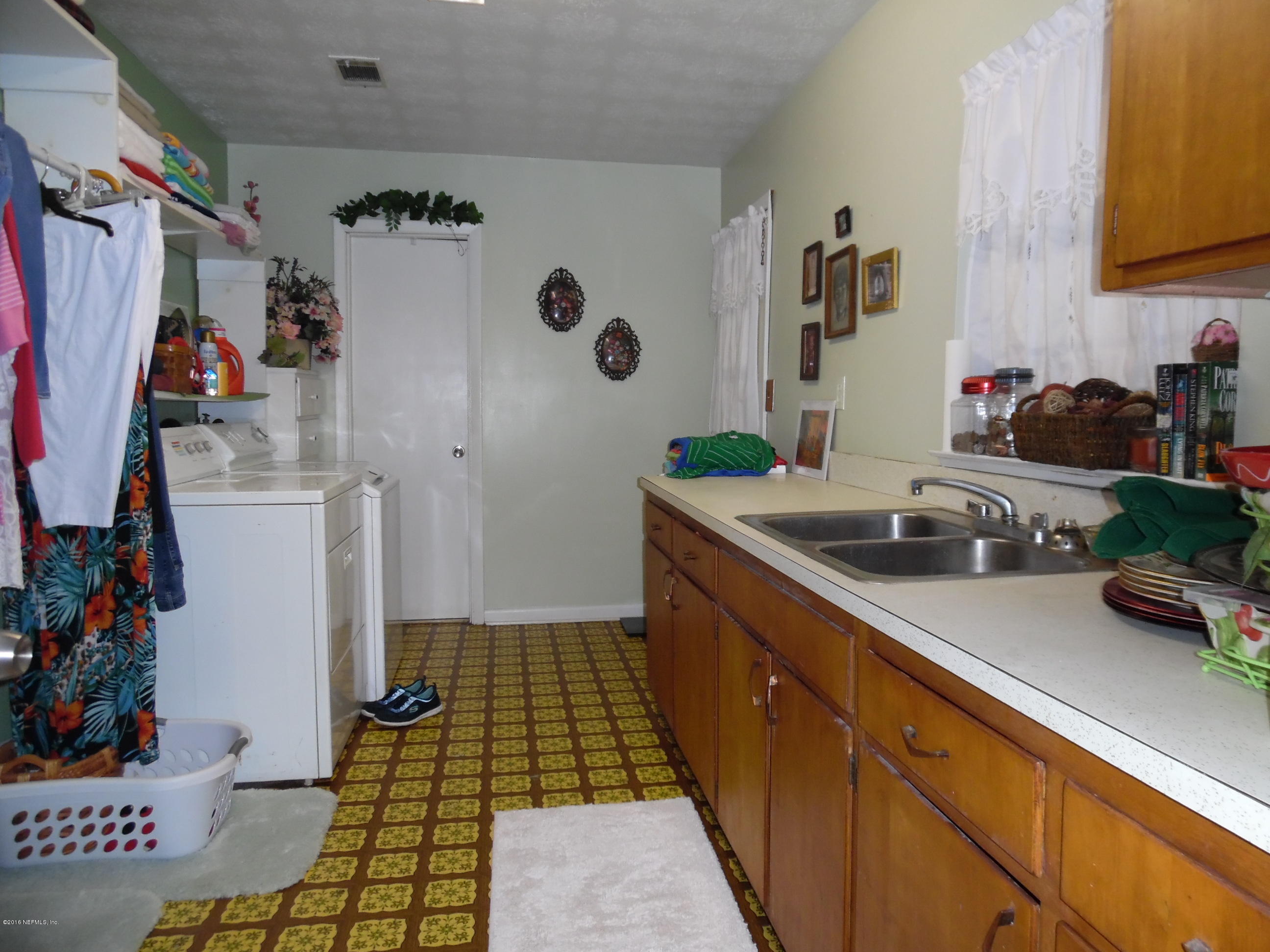 19484 Kenny Conner Road Hilliard, FL 32046 - Photo 16 of 31 SPACIOUS LAUNDRY ROOM