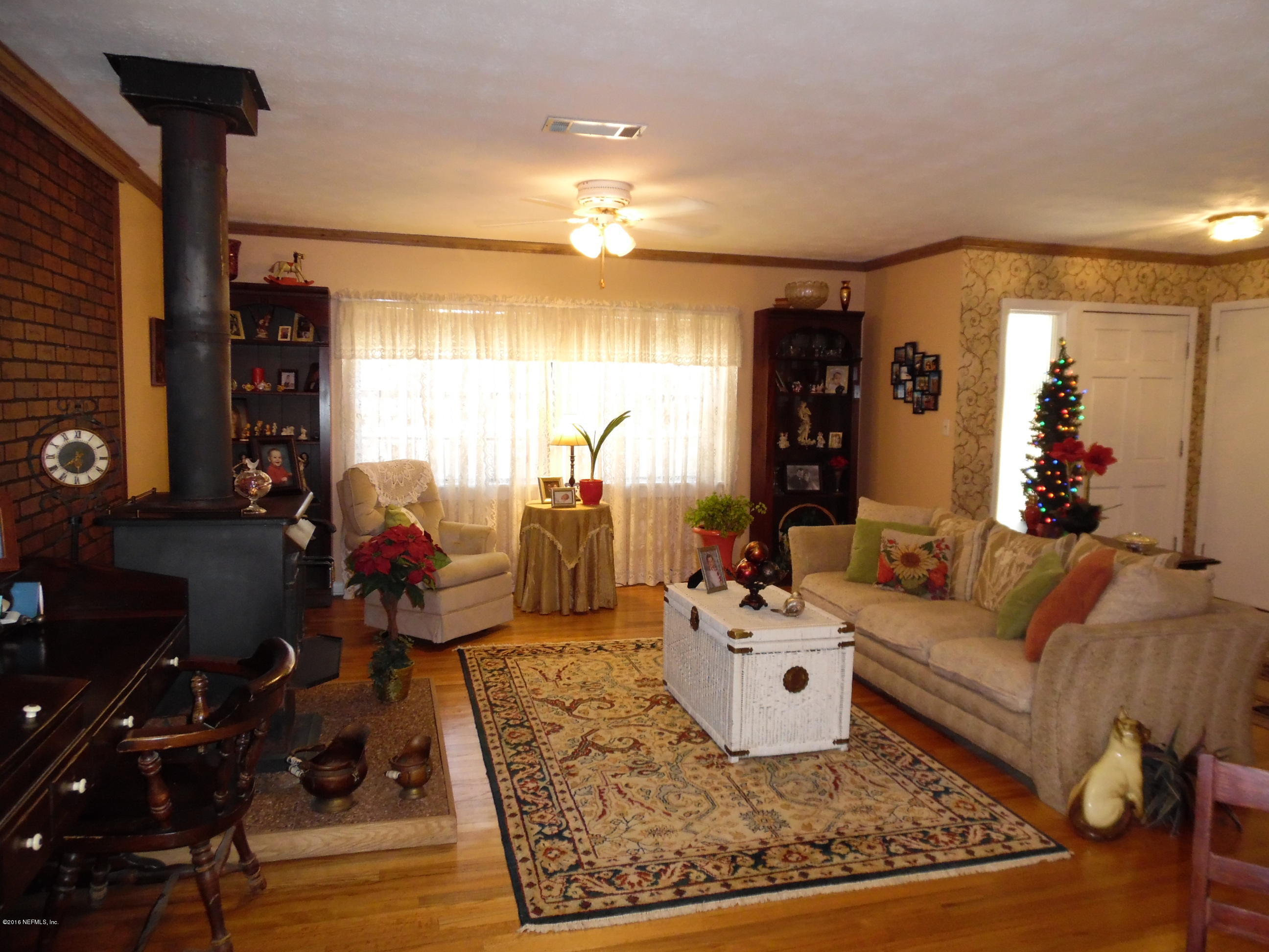 19484 Kenny Conner Road Hilliard, FL 32046 - Photo 4 of 31 LIVING ROOM