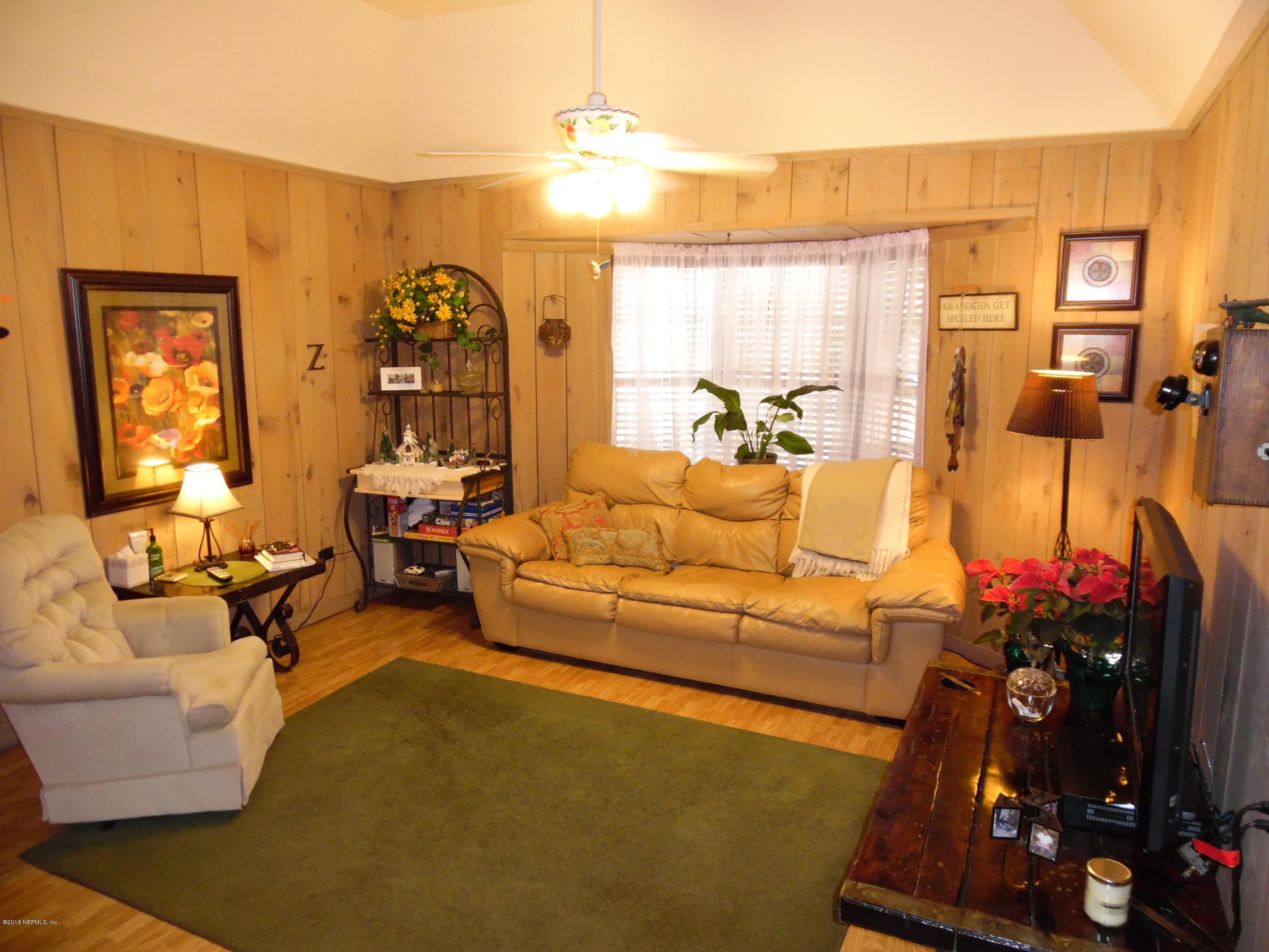 19484 Kenny Conner Road Hilliard, FL 32046 - Photo 8 of 31 SITTING ROOM/EATING AREA AT KITCHEN