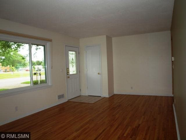 112 Hayes Road Apple Valley, MN 55124 - Photo 7 of 14 Gallery Image 7