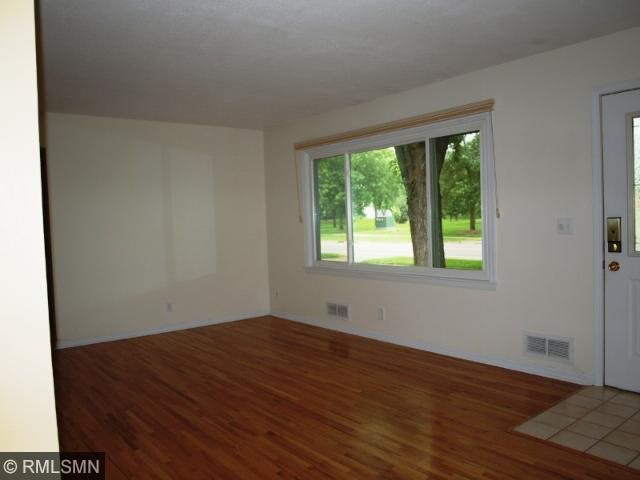 112 Hayes Road Apple Valley, MN 55124 - Photo 8 of 14 Gallery Image 8