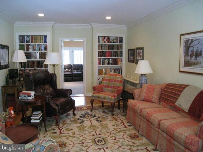 633 Round Oak Road Towson, MD 21204 - Photo 3 of 21 Living Room #2