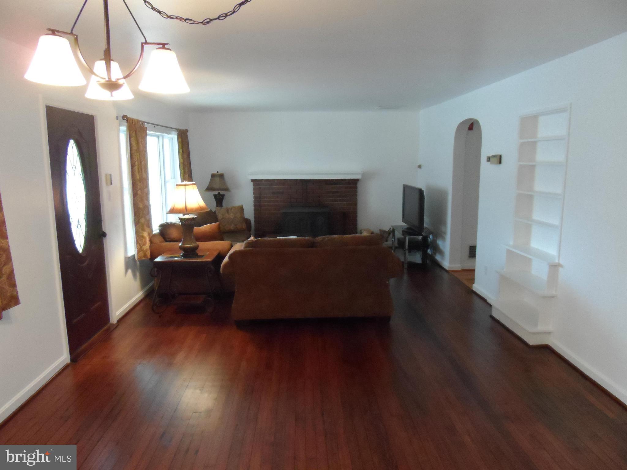9680 Mackall Road St. Leonard, MD 20685 - Photo 25 of 30 Living Room
