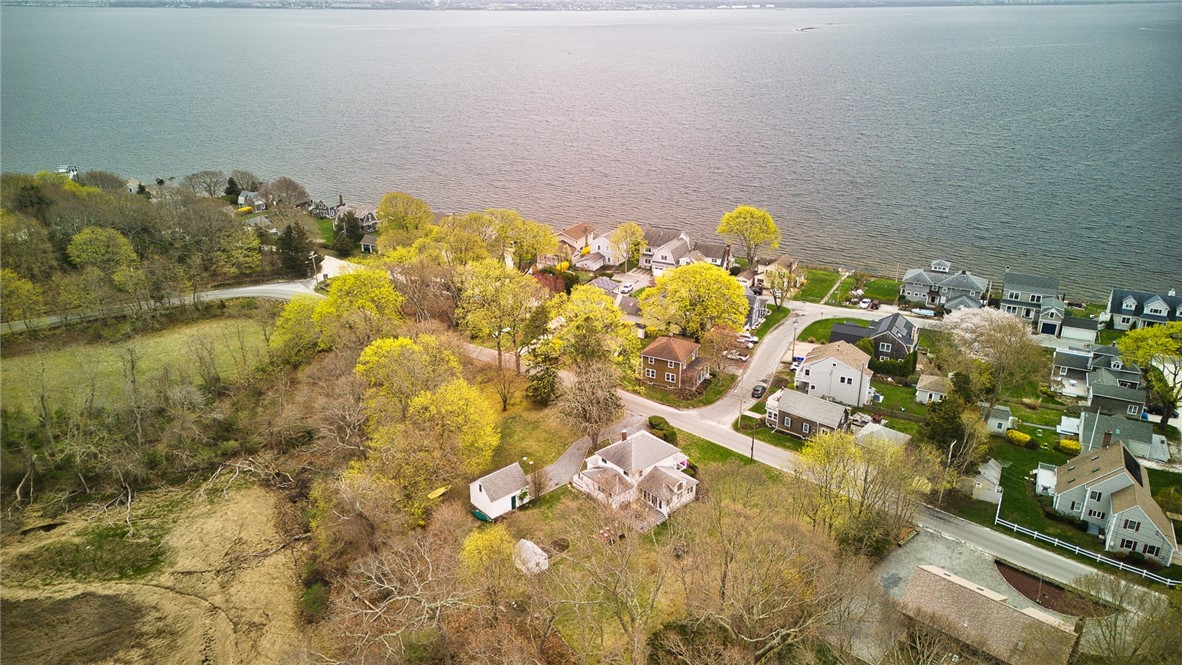 35 Touisset Road Warren, RI 02885 - Photo 14 of 44 Gallery Image 14
