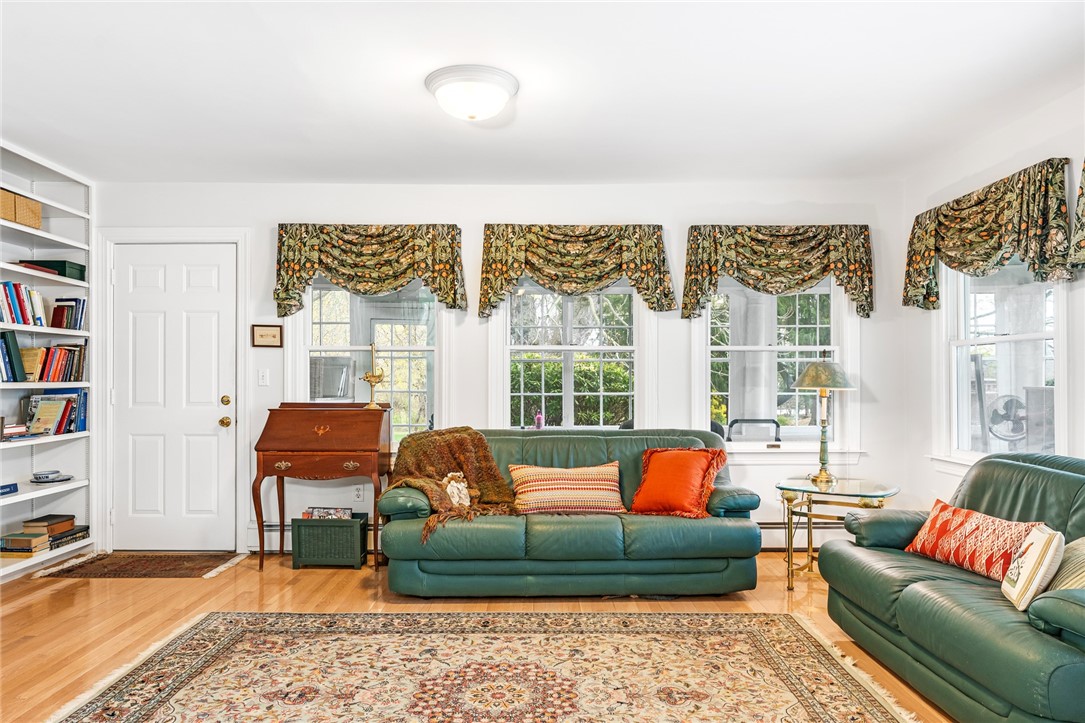 35 Touisset Road Warren, RI 02885 - Photo 18 of 44 Gallery Image 18