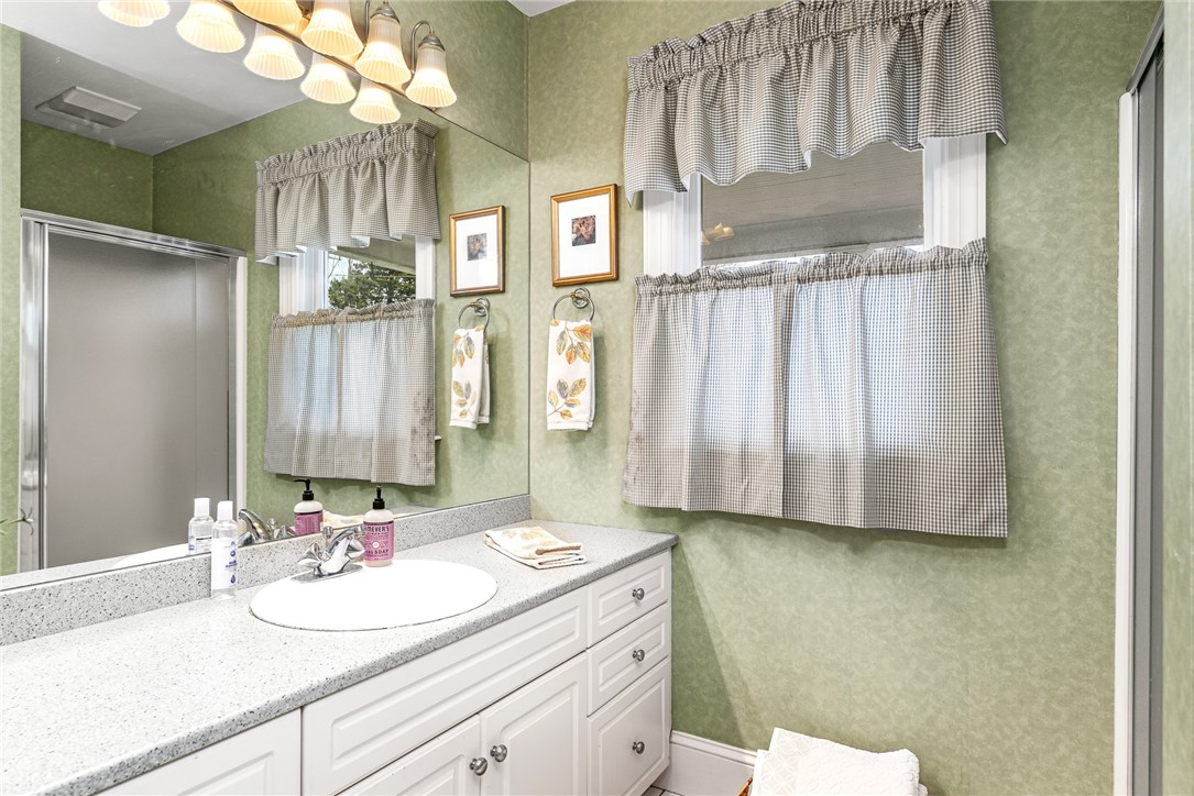 35 Touisset Road Warren, RI 02885 - Photo 38 of 44 Gallery Image 38