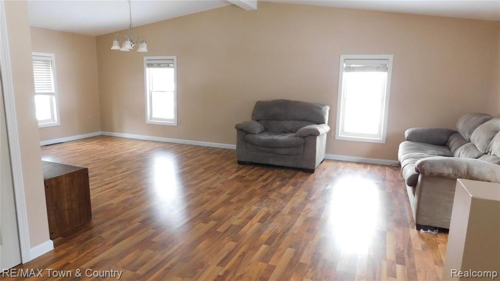 635 North Madison Street Perry, MI 48872 - Photo 5 of 24