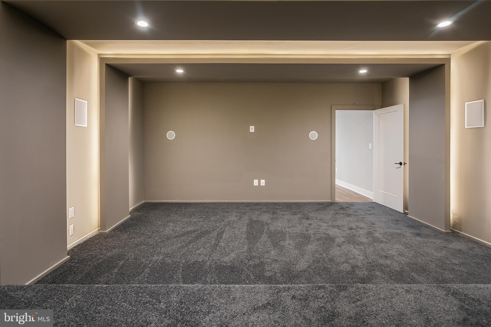 7019 Statendam Court McLean, VA 22101 - Photo 30 of 52 a view of a hallway