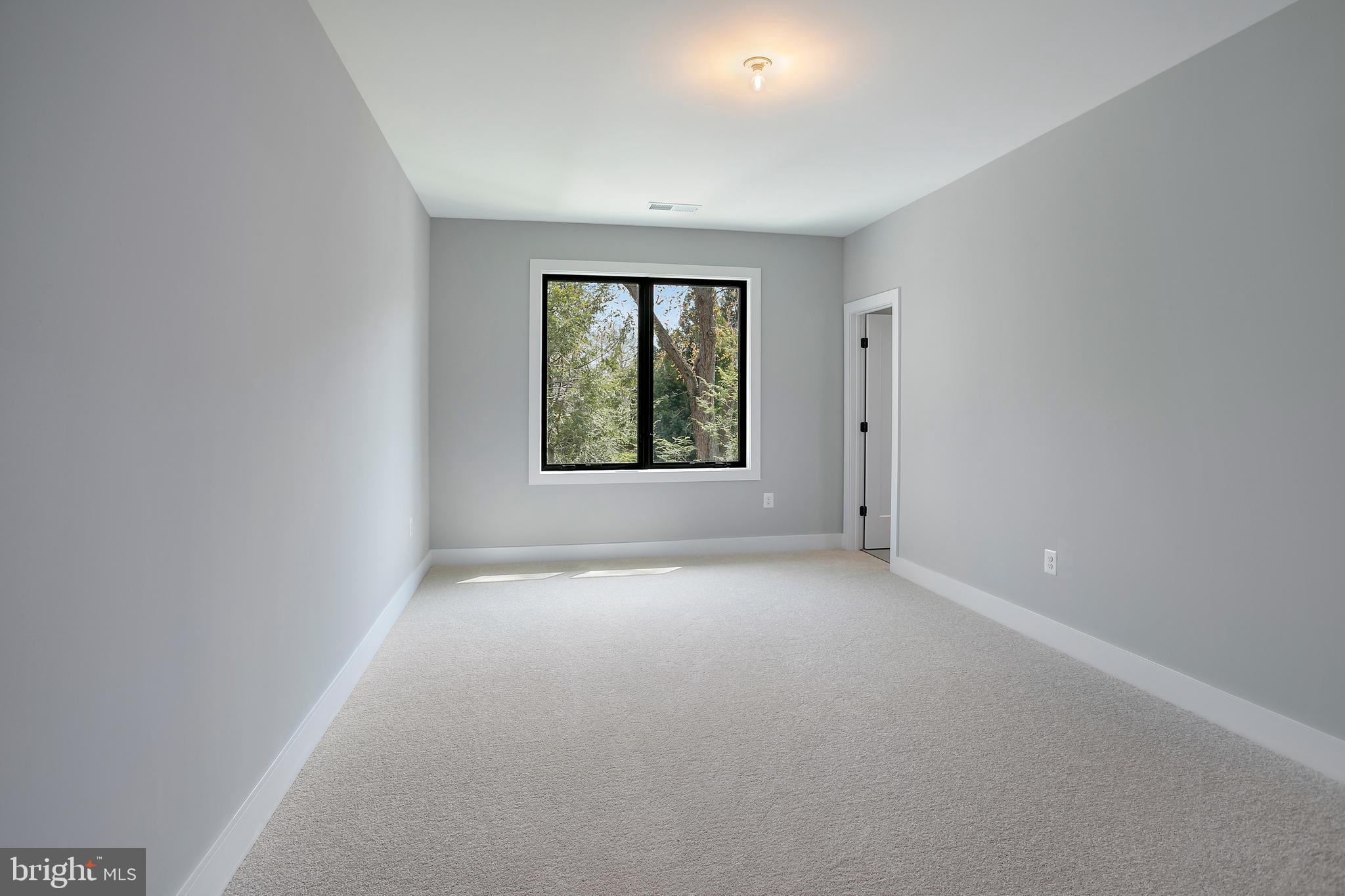 7019 Statendam Court McLean, VA 22101 - Photo 47 of 52 an empty room with windows and closet