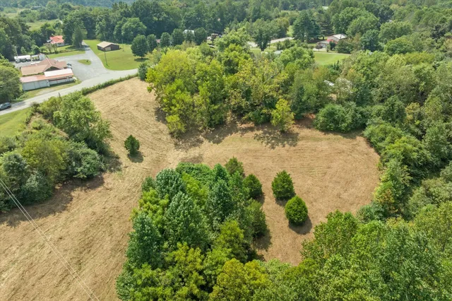 $219,900 | 225 Dale Richardson Lane, Gainesboro, TN 38562